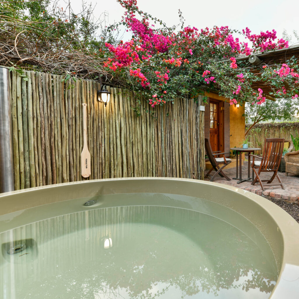 Wood fire hot tub and Plunge pool in the outdoor patio
