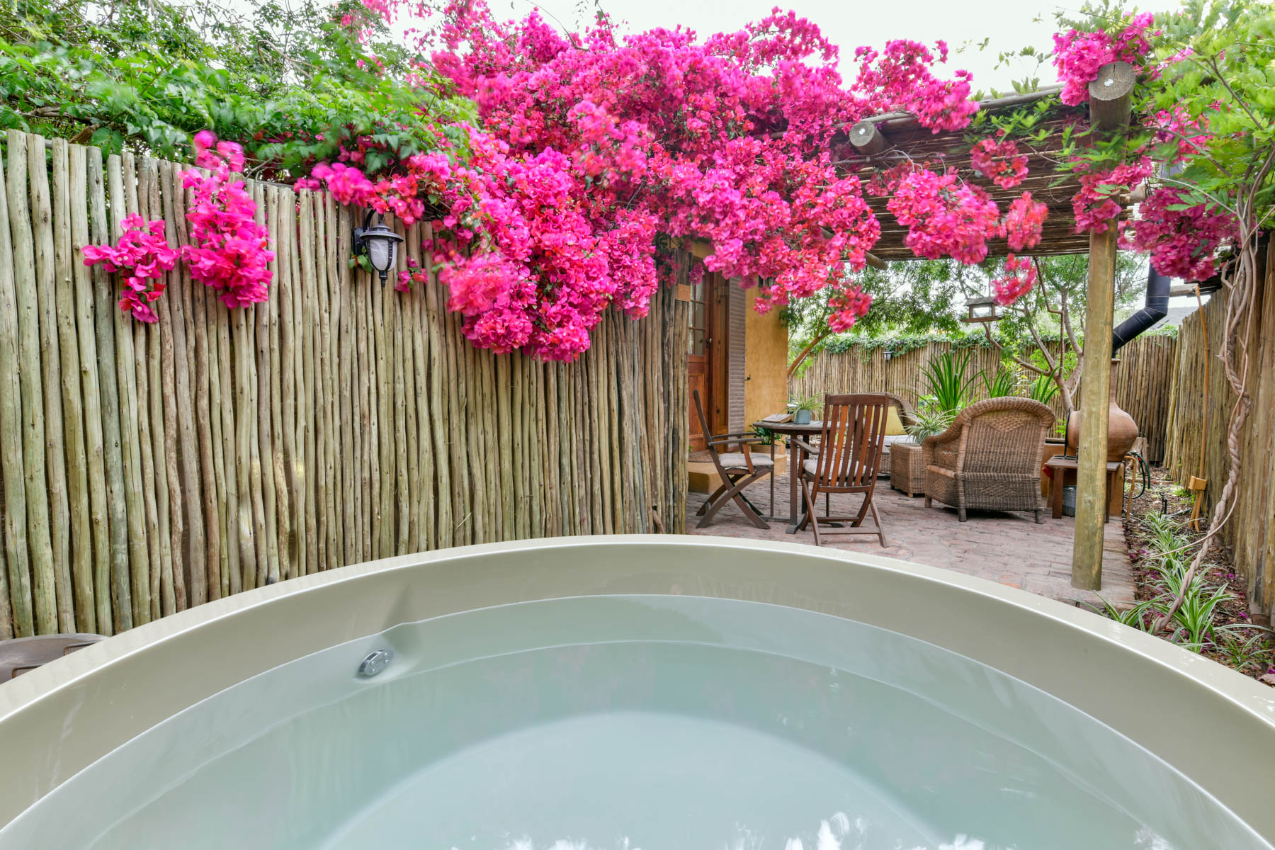 Wood fire hot tub and Plunge pool in the outdoor patio